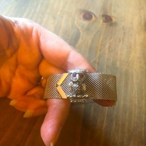 ⭐️ 3- $20- Vtg mesh owl bracelet